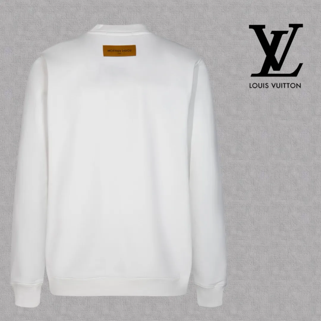🅿️250 hot style on the shelves🔥❗ 💫〖Louis Vuitton LV〗 Fashionable round neck sweatshirt, casually matched with various styles, it is perfectly handsome😎The whole dress is made of double waistcoats, which makes the whole dress more three-dimensional. Not ordinary factories can do such fine work. The 2025 spring style counters are on sale, exquisite round neck terry sweatshirt, high-end double-strand pure cotton Customized drawstring ribs are dyed in the same vat and are complete with three standards. The chest craftsmanship adopts a simple and elegant pattern on the chest, which is easy to control for any age group! Fit and comfortable! Customized thickened 440g terry sweatshirt fabric, soft and comfortable to the touch, with a three-dimensional shape! 🙌🏻 It’s also very breathable, so it’s a versatile style that can be worn with any outfit! ✔Color: Black White Apricot Size: S M L XL 2XL